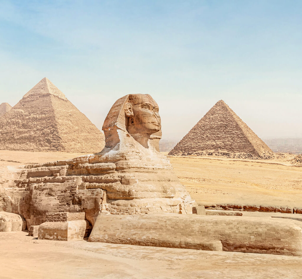 A-wonderful-picture-of-the-Great-Sphinx-and-the-pyramids-of-Giza